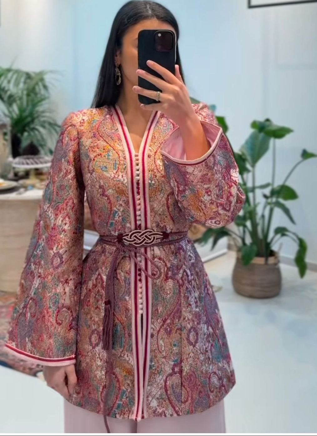 Kaftan Rose Brodé avec Détails Dorés