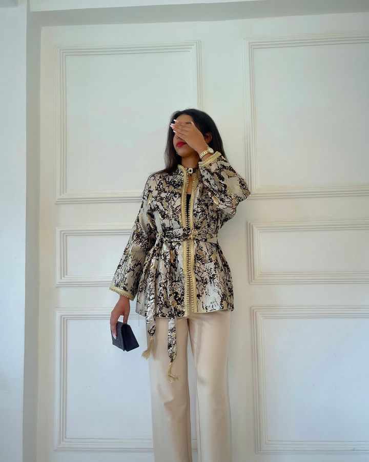 Kaftan Élégant Beige avec Détails Dorés